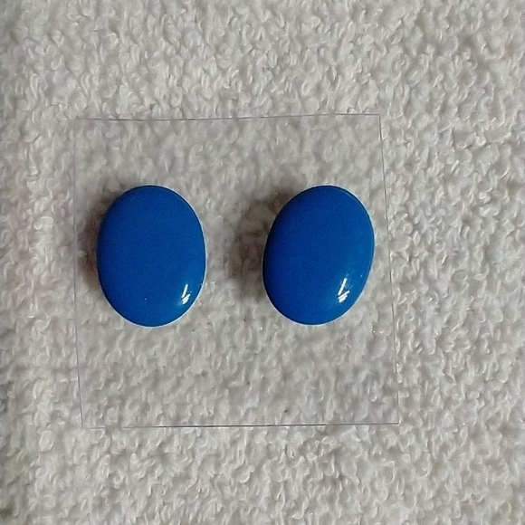 Silvertone button post earrings - Picture 1 of 3